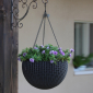 Кашпо пластиковое подвесное Keter Hanging Sphere Flowerpots пластик с имитацией плетения мокка Фото 3