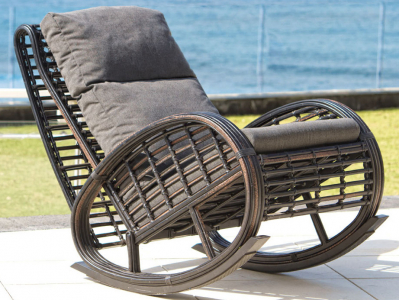 Кресло-качалка плетеное с подушками Skyline Design Taurus алюминий, искусственный ротанг, sunbrella черный, бежевый Фото 1