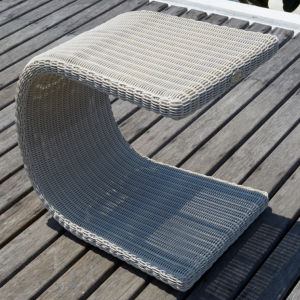 Столик плетеный для лежака Skyline Design Sophie алюминий, искусственный ротанг белый Фото 1