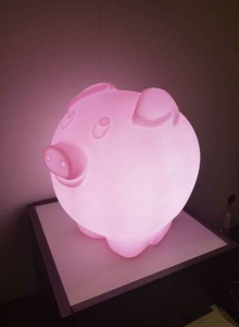 Светильник пластиковый настольный Свинка SLIDE Peggy Lighting полиэтилен Фото 9