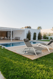 Шезлонг-лежак металлический Garden Relax Krion алюминий, текстилен белый, темно-серый Фото 5