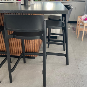 Стул пластиковый полубарный Gaber Abuela Stool 67 технополимер черный Фото 17
