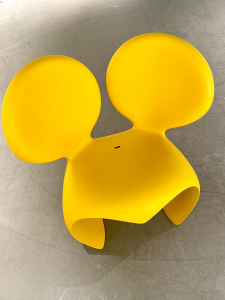 Кресло лаунж пластиковое Qeeboo Don't F**k With The Mouse полиэтилен желтый Фото 7