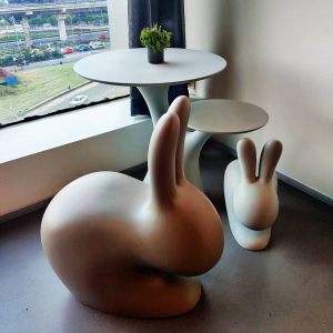 Стул пластиковый Qeeboo Rabbit полиэтилен тортора Фото 5