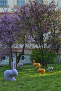 Стул пластиковый детский Qeeboo Rabbit Baby полиэтилен зеленый Фото 34