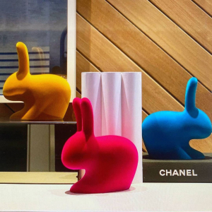 Стул пластиковый Qeeboo Rabbit Velvet Finish полиэтилен темно-золотой Фото 29