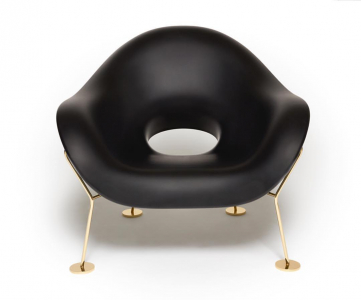 Кресло лаунж пластиковое Qeeboo Pupa Brass Base IN металл, полиэтилен латунь, черный Фото 10
