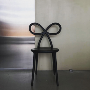 Комплект пластиковых стульев Qeeboo Ribbon Set 2 полипропилен черный Фото 15