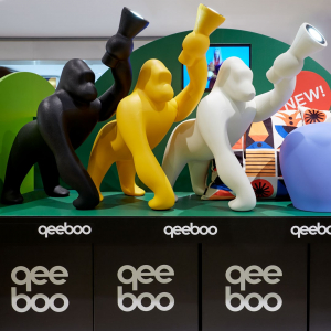 Светильник пластиковый напольный Qeeboo Kong OUT полиэтилен черный Фото 107