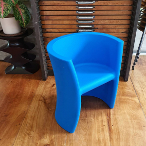 Кресло пластиковое детское Magis Trioli полиэтилен синий Фото 8