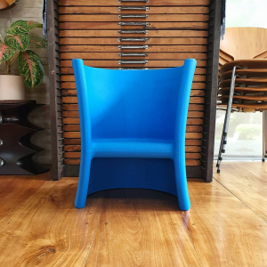 Кресло пластиковое детское Magis Trioli полиэтилен синий Фото 7