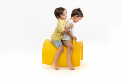 Кресло пластиковое детское Magis Trioli полиэтилен желтый Фото 7