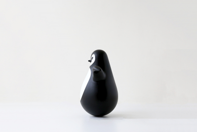 Неваляшка пластиковая Magis Pingy полиэтилен черный, белый Фото 9