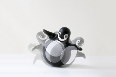 Неваляшка пластиковая Magis Pingy полиэтилен черный, белый Фото 7