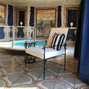 Столик металлический кофейный JANUS et Cie Amalfi сталь, сатиновая смола лунный камень, кремовый Фото 5