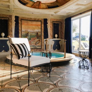 Столик металлический кофейный JANUS et Cie Amalfi сталь, сатиновая смола лунный камень, кремовый Фото 6