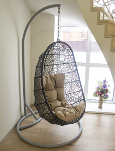 Кресло подвесное плетеное с подушкой ReeHouse Yalo оцинкованная сталь, искусственный ротанг, ткань Фото 1