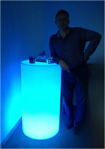 Стол пластиковый фуршетный светящийся LED Alto полиэтилен белый Фото 8