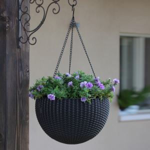 Кашпо пластиковое подвесное Keter Hanging Sphere Flowerpots пластик с имитацией плетения антрацит Фото 3