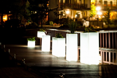 Кашпо пластиковое светящееся LED Vertical полиэтилен белый Фото 9