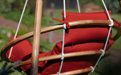 Кресло-качели подвесное деревянное с подушками Besta Fiesta Майя дерево, ткань коричневый, красный Фото 4
