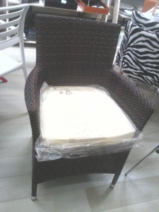 Кресло плетенное с мягкой подушкой Италия плетеный искуственный ротанг Коричневый Фото 1