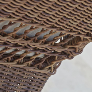 Стол плетеный со стеклом журнальный Skyline Design Cuatro алюминий, искусственный ротанг, закаленное стекло бронзовый Фото 5