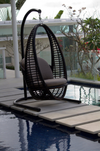 Кресло подвесное плетеное с подушками Skyline Design Heri алюминий, искусственный ротанг, sunbrella черный, бежевый Фото 7
