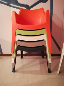 Кресло пластиковое огнестойкое Scab Design Coccolona технополимер светло-серый Фото 3